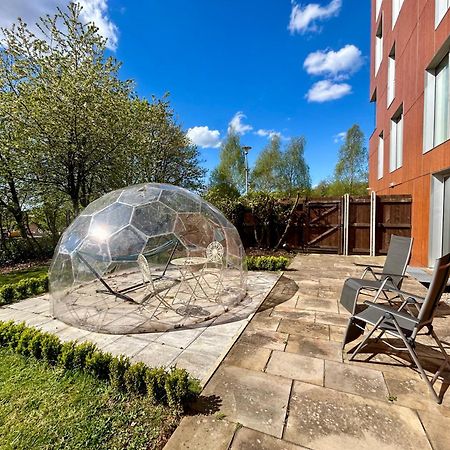 Private Garden Apartment With Geodome Manchester Dış mekan fotoğraf