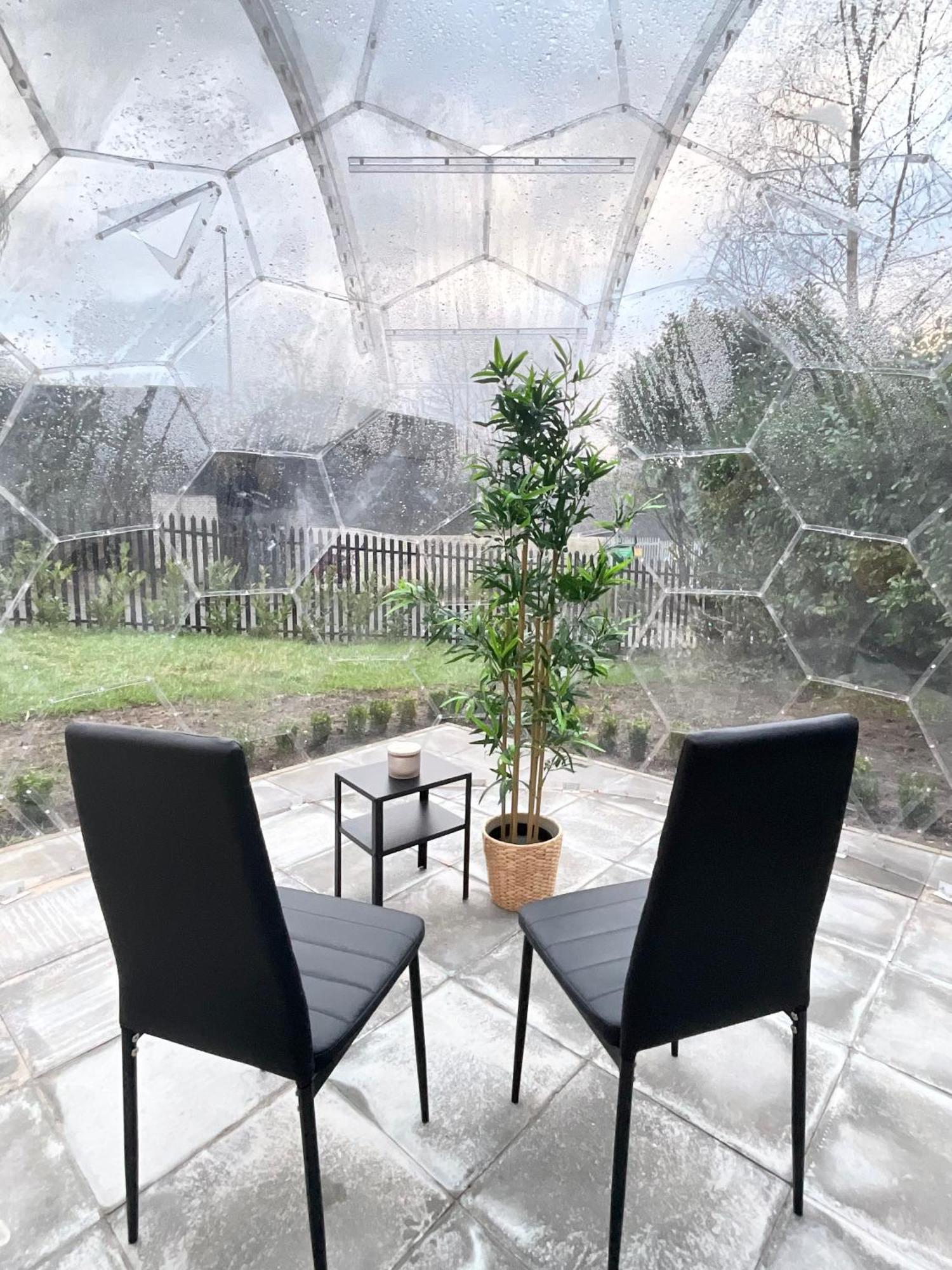 Private Garden Apartment With Geodome Manchester Dış mekan fotoğraf