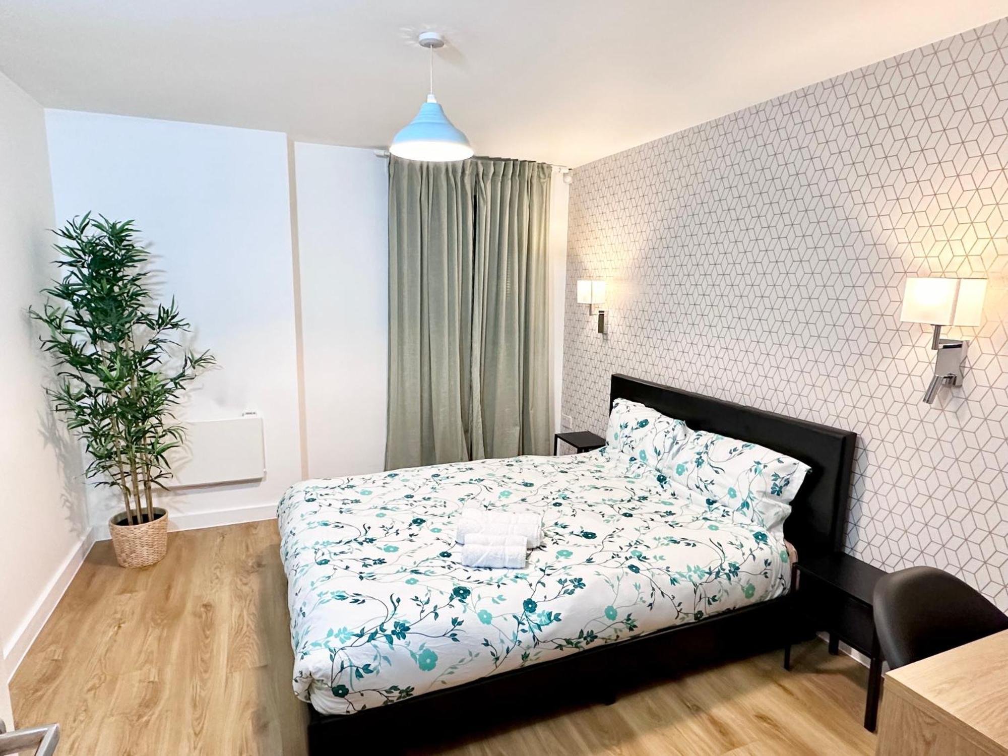 Private Garden Apartment With Geodome Manchester Dış mekan fotoğraf